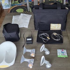 Medela PUMP IN STYLE Black Breast Pump Set with Accessories